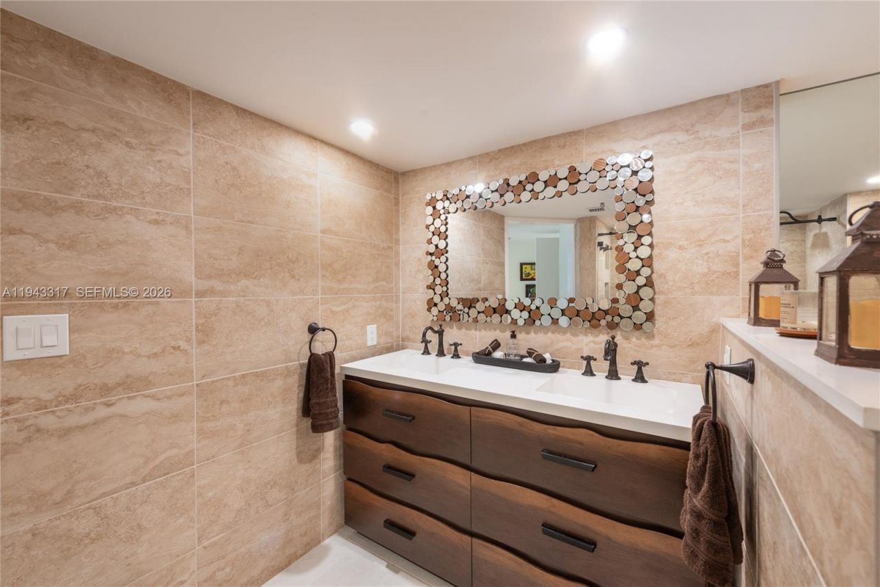 520 Brickell Key Dr, Unit A1102, Miami, FL 33131 Photo