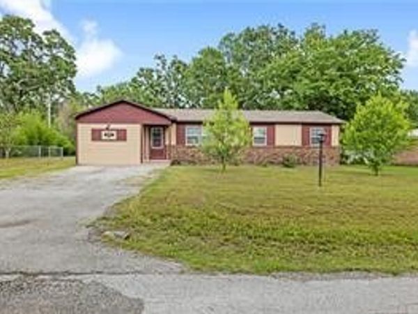 252 S Eastern Avenue, Gentry, AR 72734