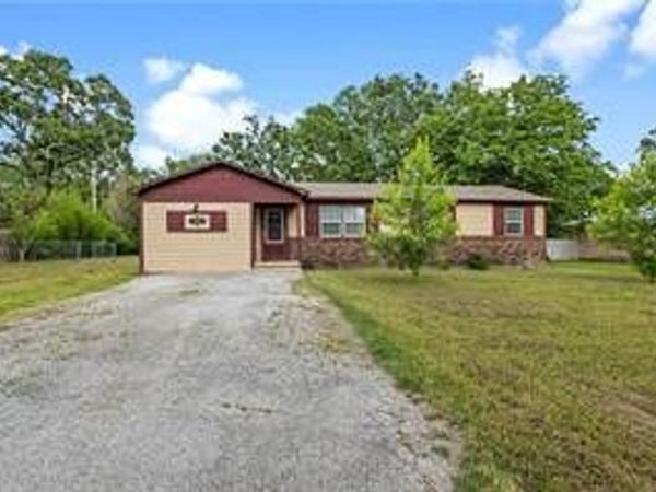 252 S Eastern Avenue, Gentry, AR 72734