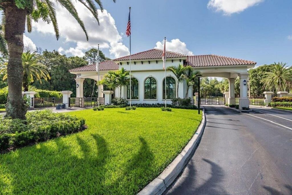 9358 Heathridge Drive, West Palm Beach, FL 33411 Photo