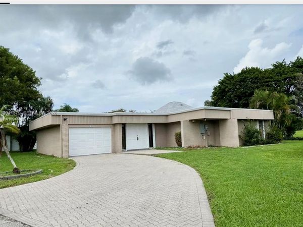 6105 Royal Poinciana Ln, Tamarac, FL 33319