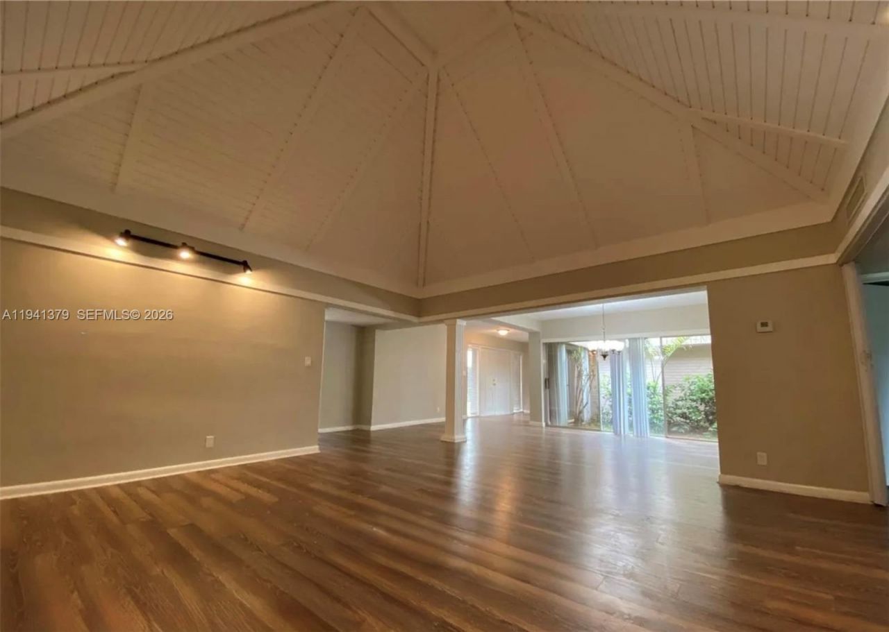 6105 Royal Poinciana Ln, Tamarac, FL 33319 Photo