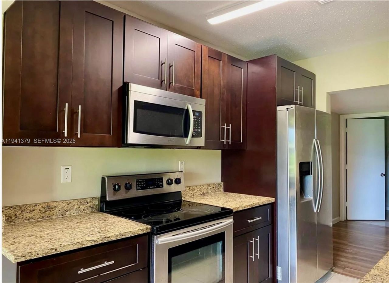 6105 Royal Poinciana Ln, Tamarac, FL 33319 Photo