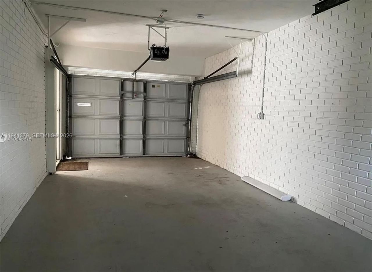 6105 Royal Poinciana Ln, Tamarac, FL 33319 Photo