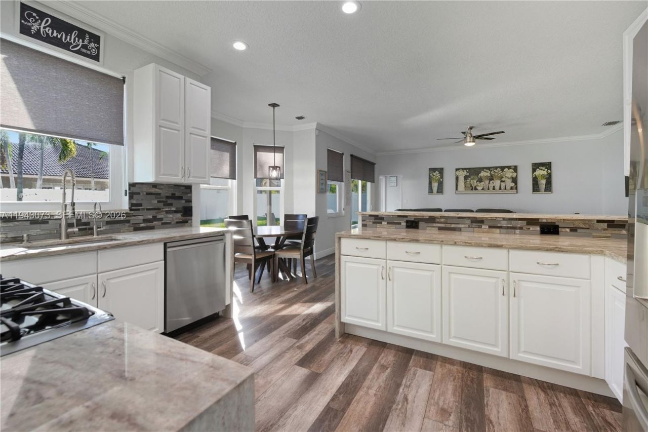 2225 NW 128th Ave, Pembroke Pines, FL 33028 Photo