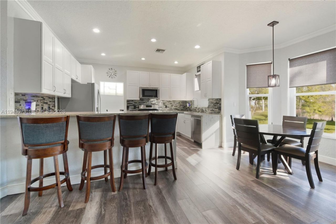 2225 NW 128th Ave, Pembroke Pines, FL 33028 Photo