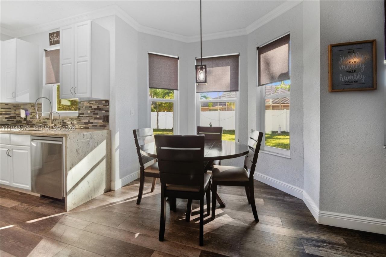 2225 NW 128th Ave, Pembroke Pines, FL 33028 Photo