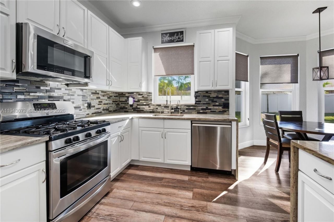 2225 NW 128th Ave, Pembroke Pines, FL 33028 Photo