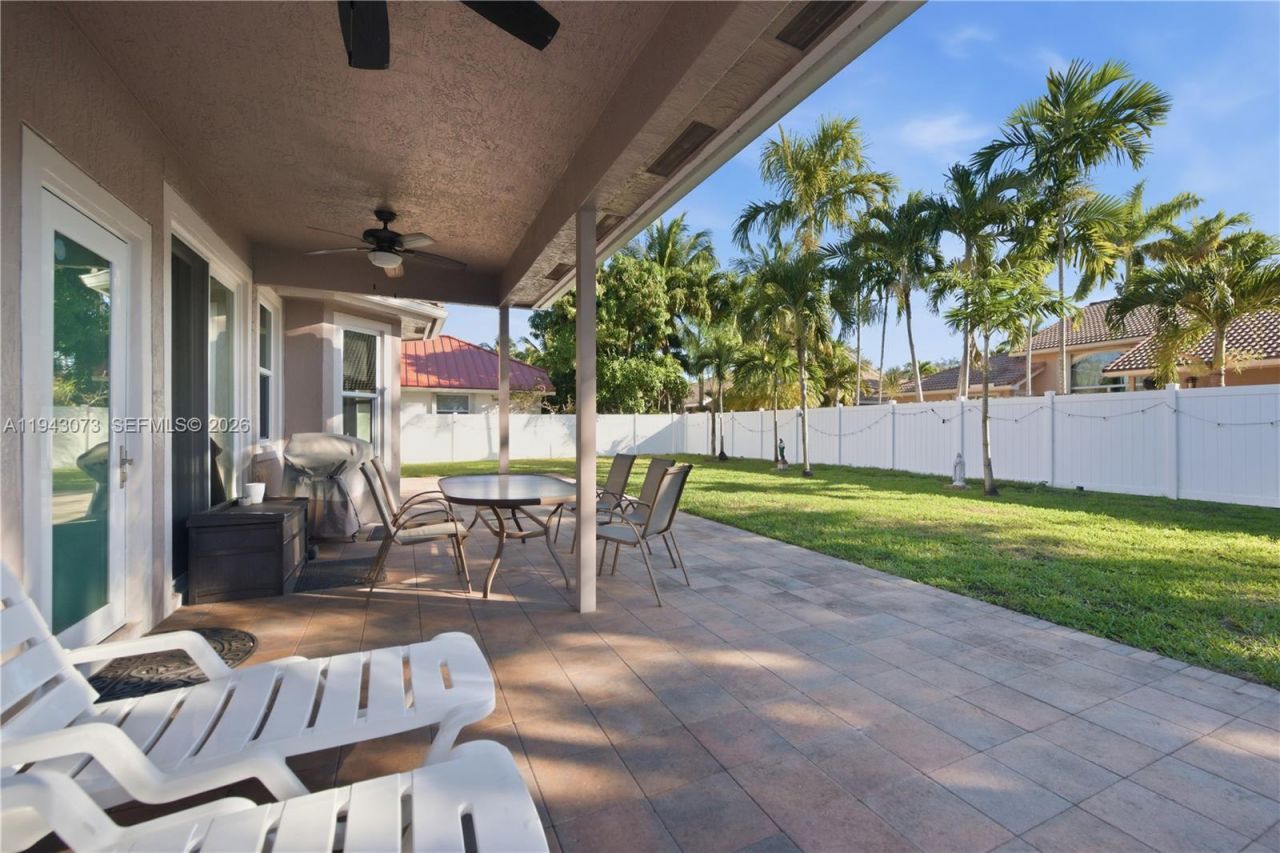 2225 NW 128th Ave, Pembroke Pines, FL 33028 Photo