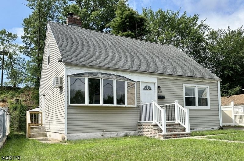 533 S Park Dr, Perth Amboy, NJ 08861 Main Photo