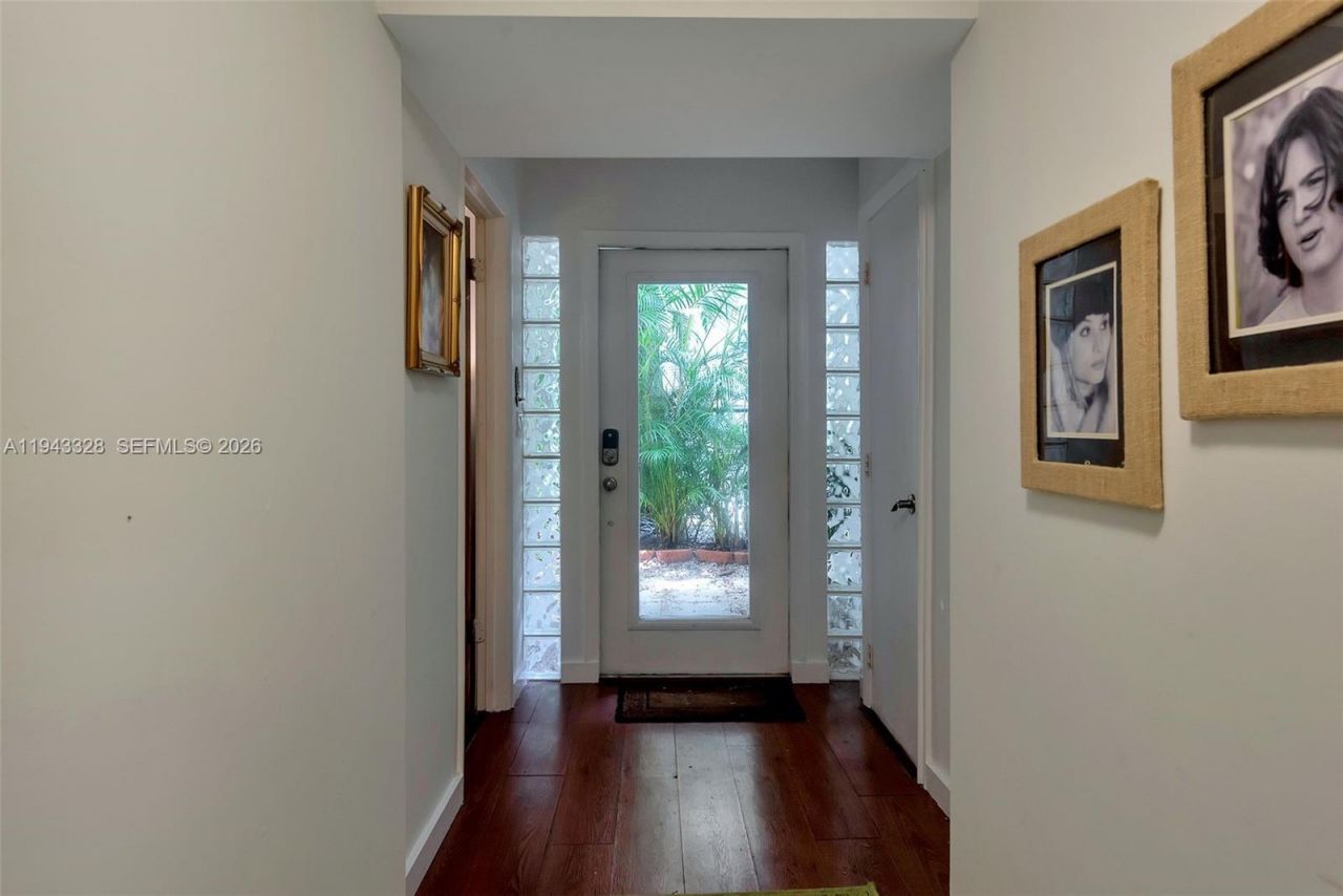 5845 SW 88th St, South Miami, FL 33156 Photo