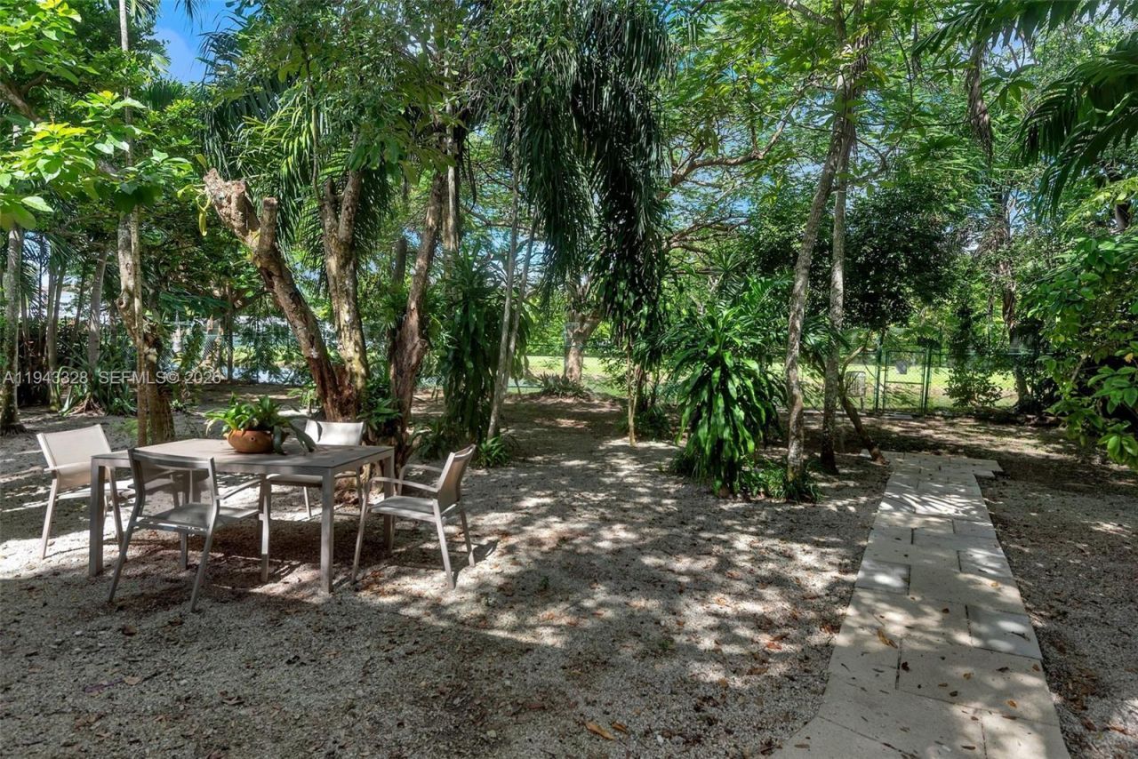 5845 SW 88th St, South Miami, FL 33156 Photo