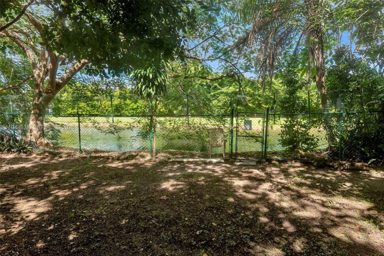 5845 SW 88th St, South Miami, FL 33156 Photo