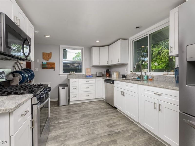 151 Shiawassee Avenue, Fairlawn, OH 44333 Photo 3