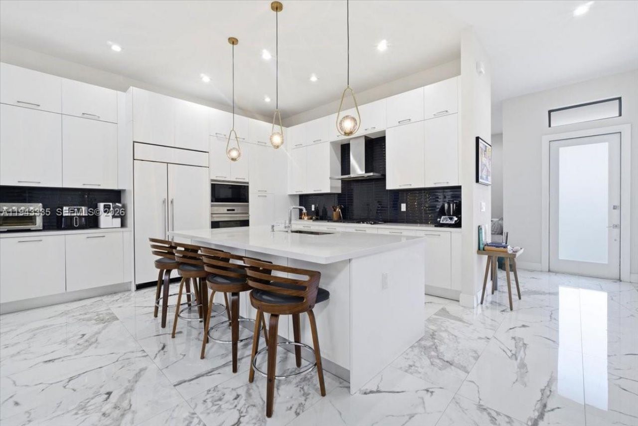 8156 NW 48th Ter, Doral, FL 33166 Photo