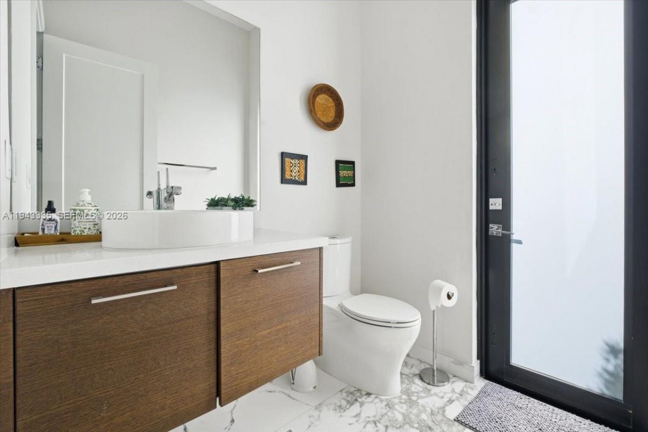 8156 NW 48th Ter, Doral, FL 33166 Photo