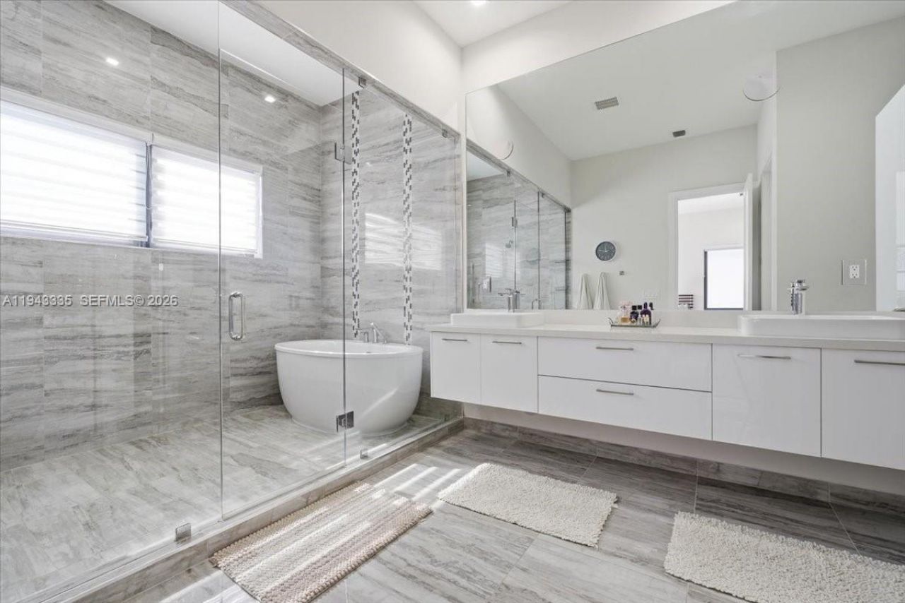 8156 NW 48th Ter, Doral, FL 33166 Photo