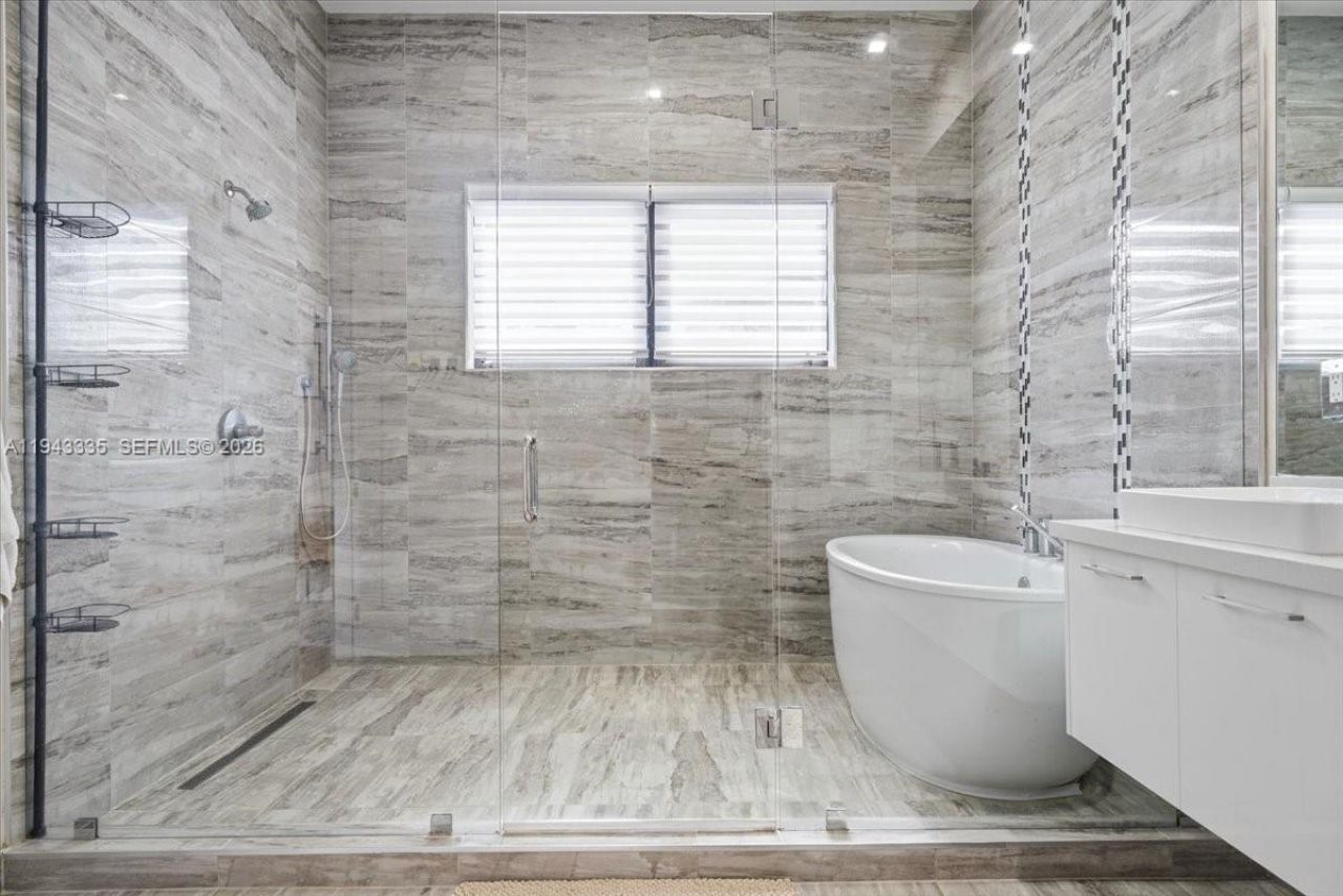 8156 NW 48th Ter, Doral, FL 33166 Photo