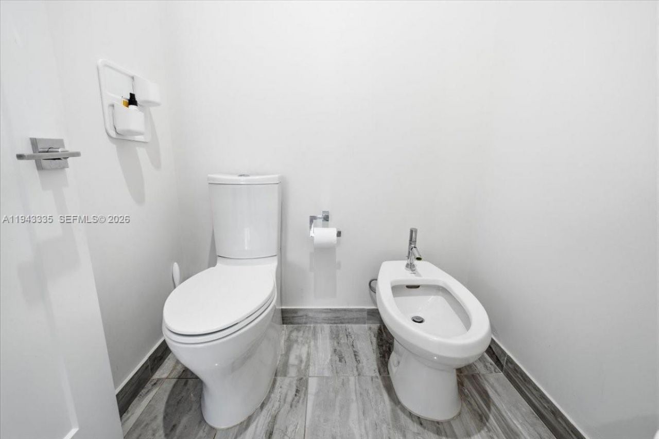 8156 NW 48th Ter, Doral, FL 33166 Photo