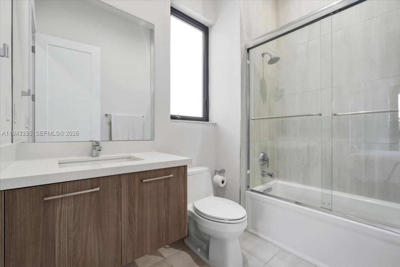 8156 NW 48th Ter, Doral, FL 33166 Photo