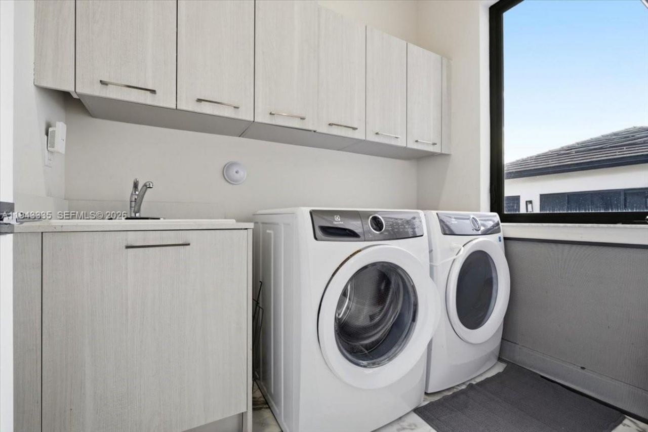 8156 NW 48th Ter, Doral, FL 33166 Photo