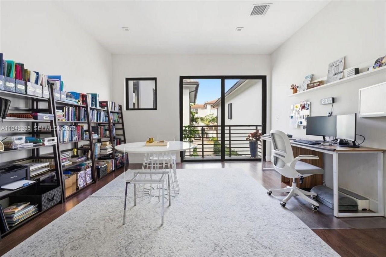 8156 NW 48th Ter, Doral, FL 33166 Photo