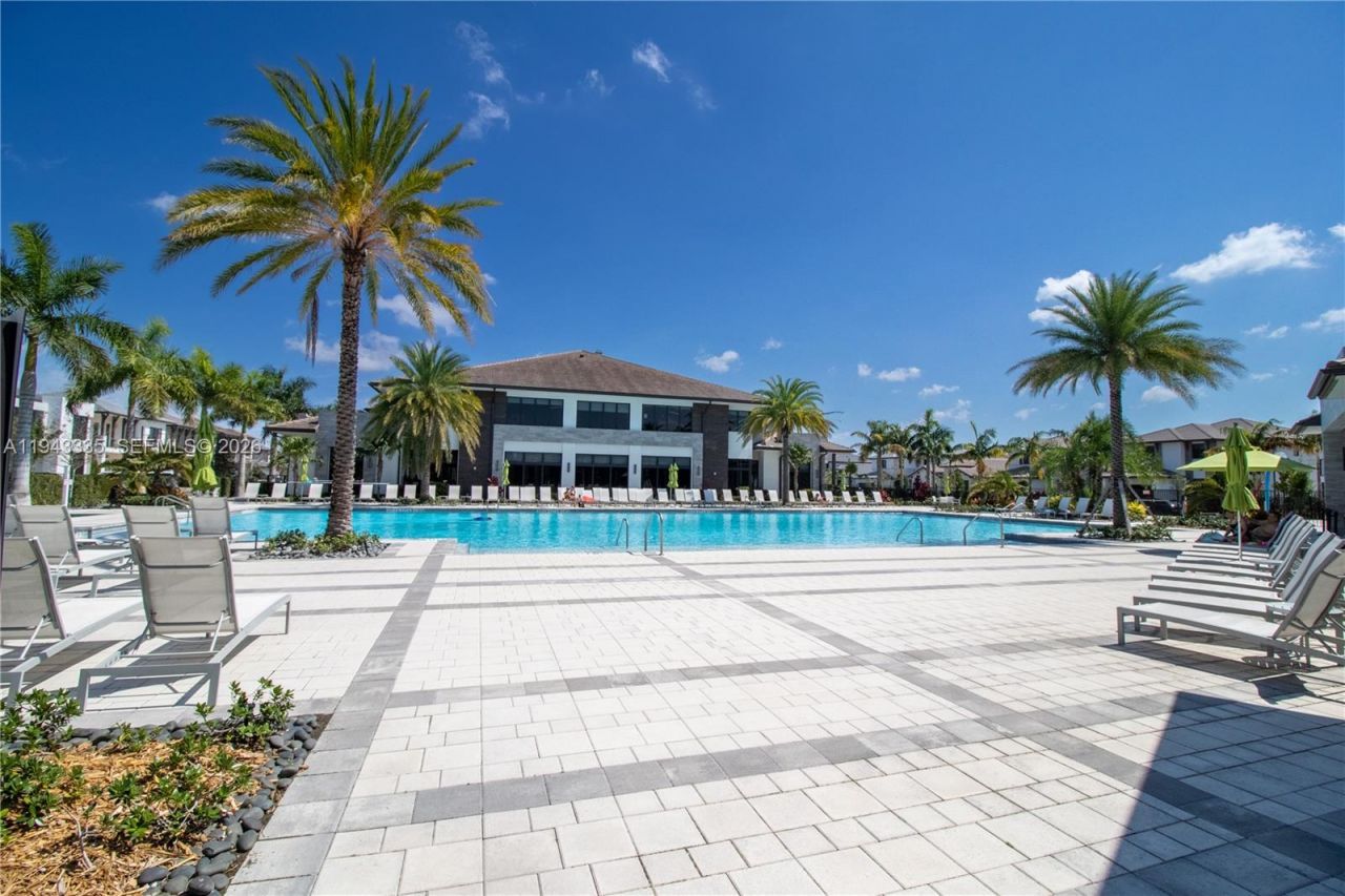 8156 NW 48th Ter, Doral, FL 33166 Photo