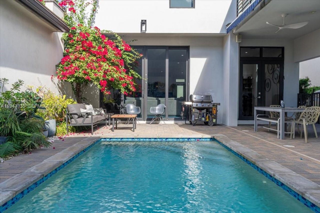 8156 NW 48th Ter, Doral, FL 33166 Photo