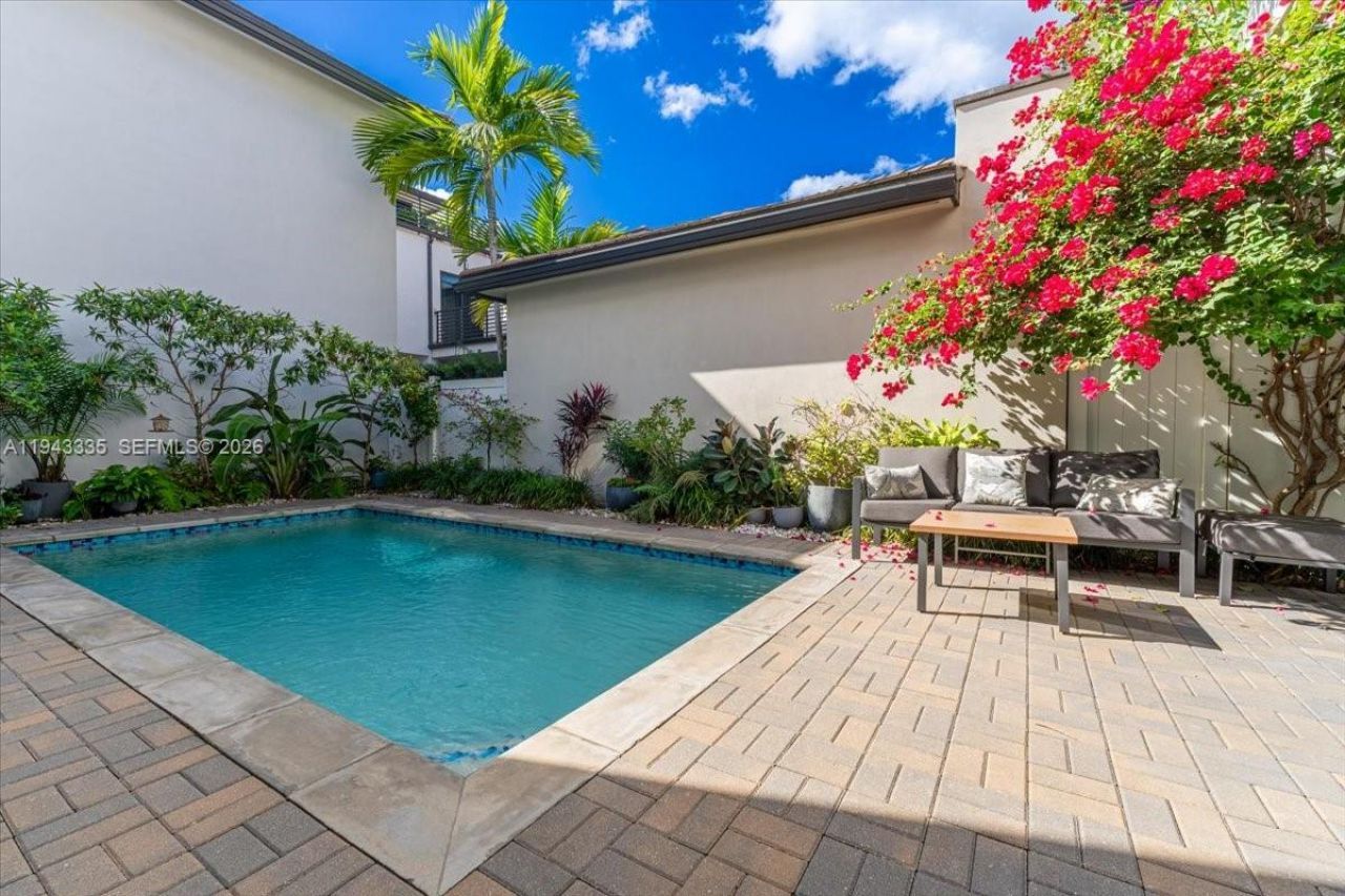 8156 NW 48th Ter, Doral, FL 33166 Photo