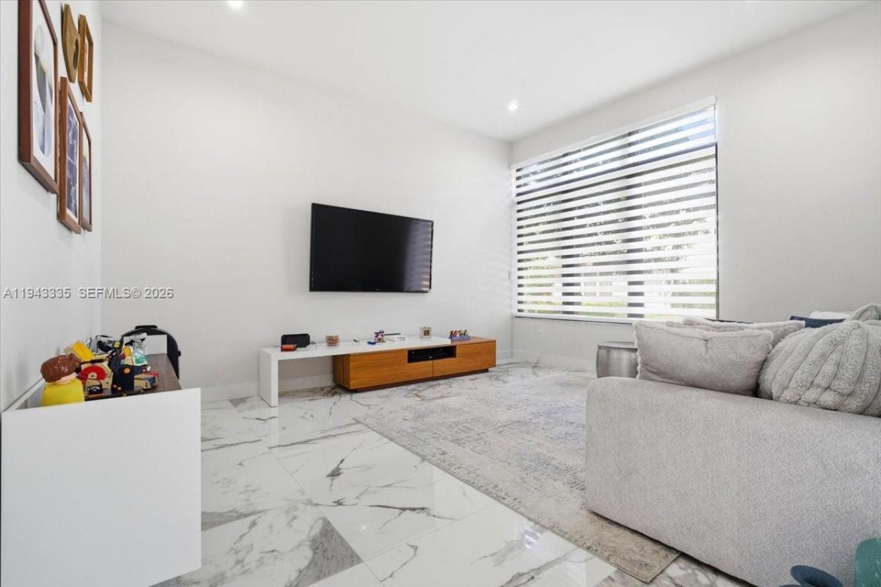 8156 NW 48th Ter, Doral, FL 33166 Photo