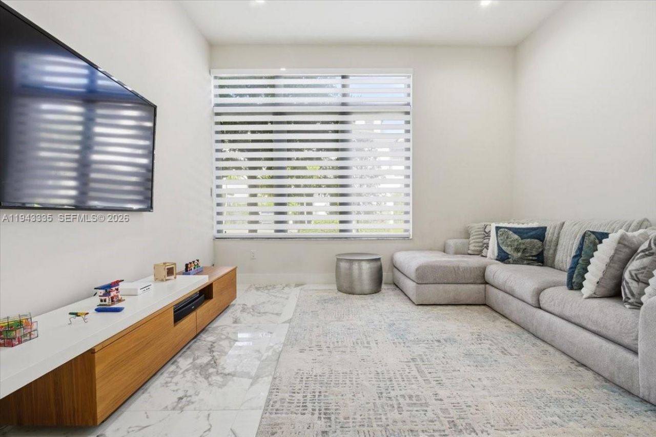 8156 NW 48th Ter, Doral, FL 33166 Photo