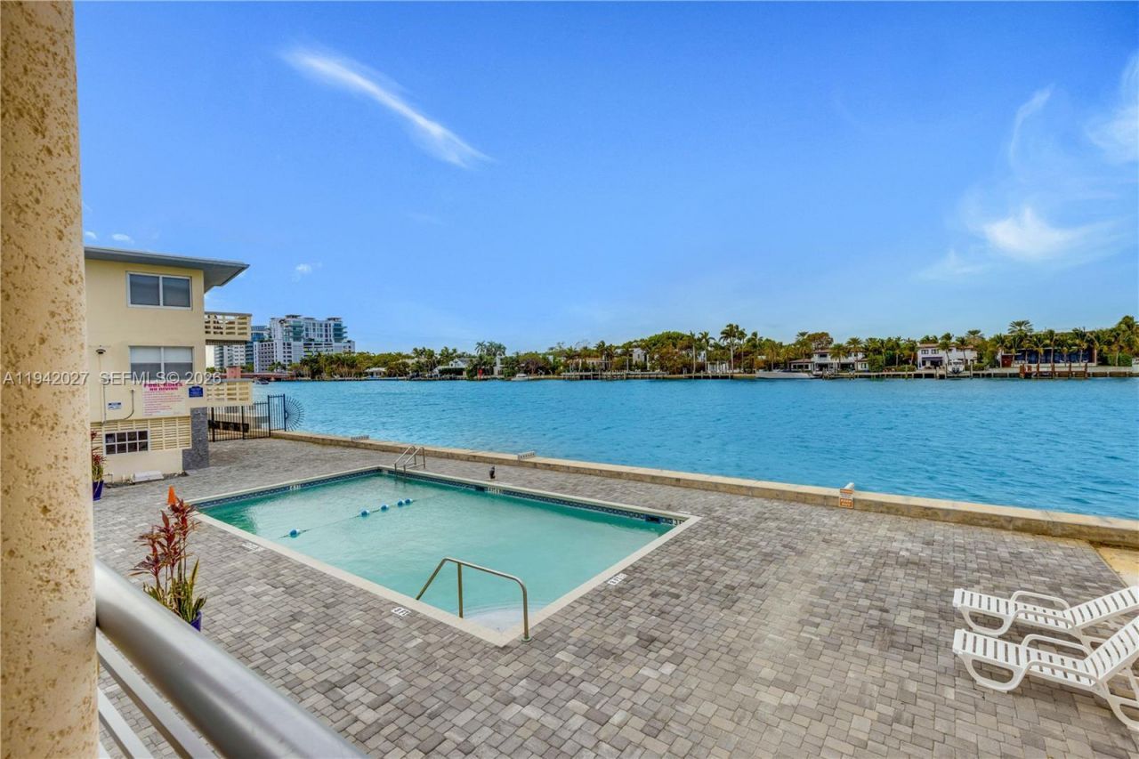 6484 Indian Creek Dr , Unit 220, Miami Beach, FL 33141 Photo