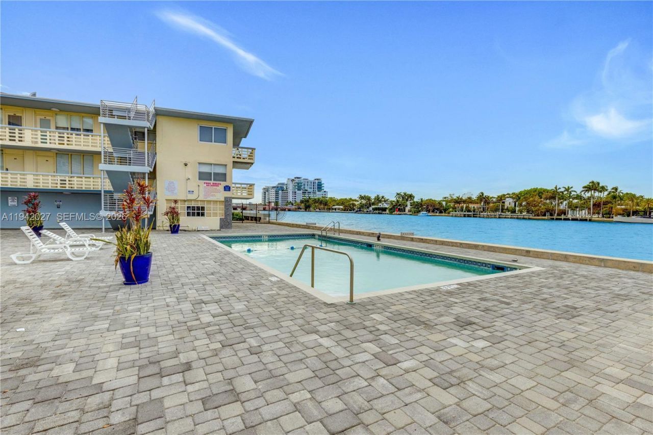 6484 Indian Creek Dr , Unit 220, Miami Beach, FL 33141 Photo