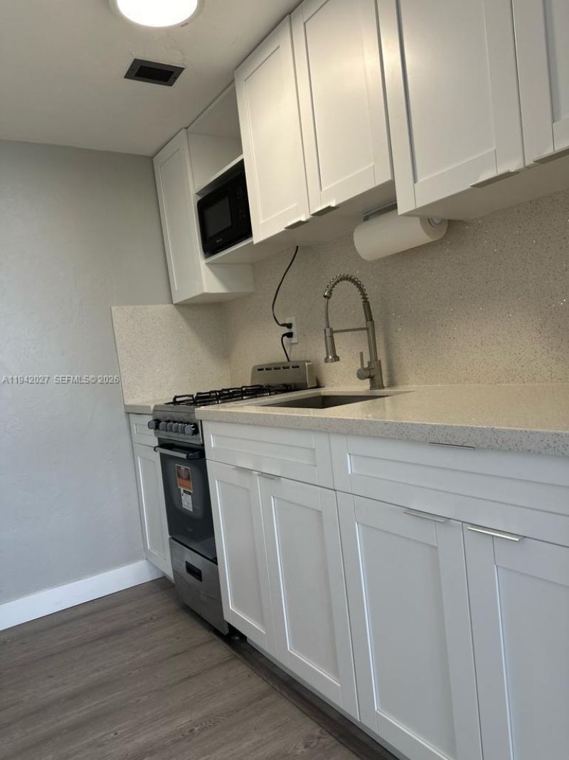 6484 Indian Creek Dr , Unit 220, Miami Beach, FL 33141 Photo