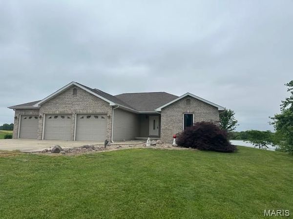5476 Waterway Drive, Pinckneyville, IL 62274