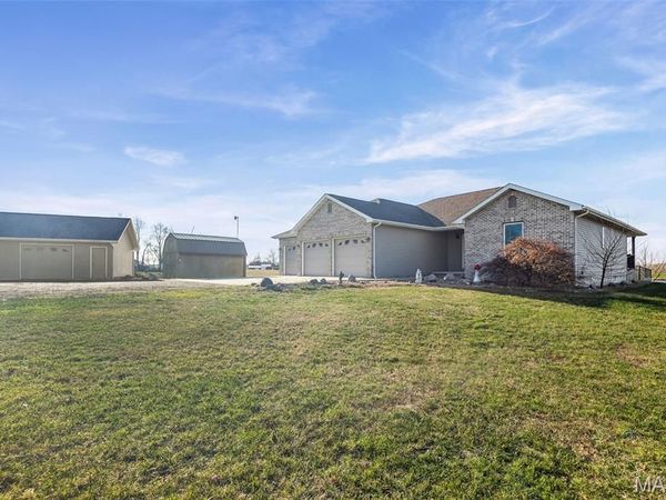 5476 Waterway Drive, Pinckneyville, IL 62274