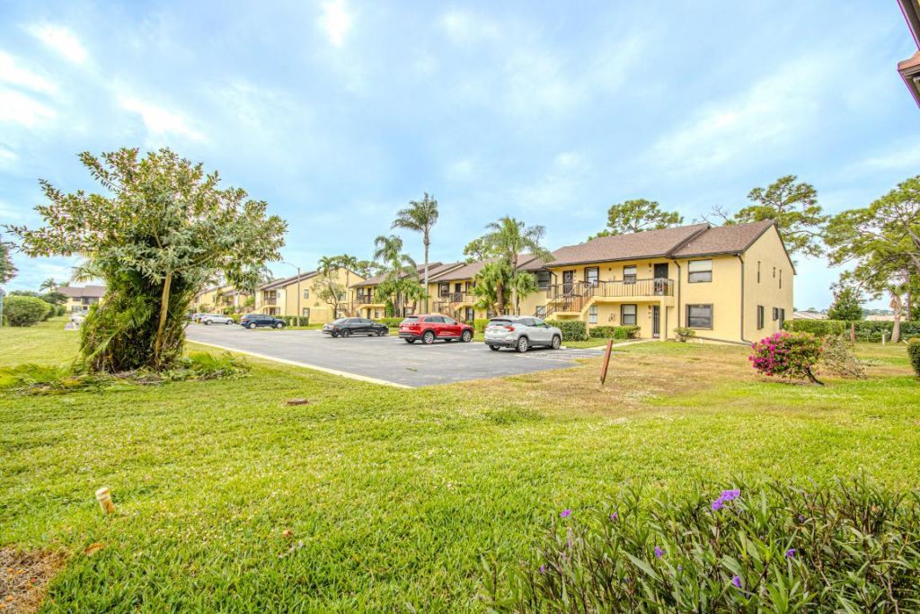 7094 Golf Colony Court, Unit 102, Lake Worth, FL 33467 Photo