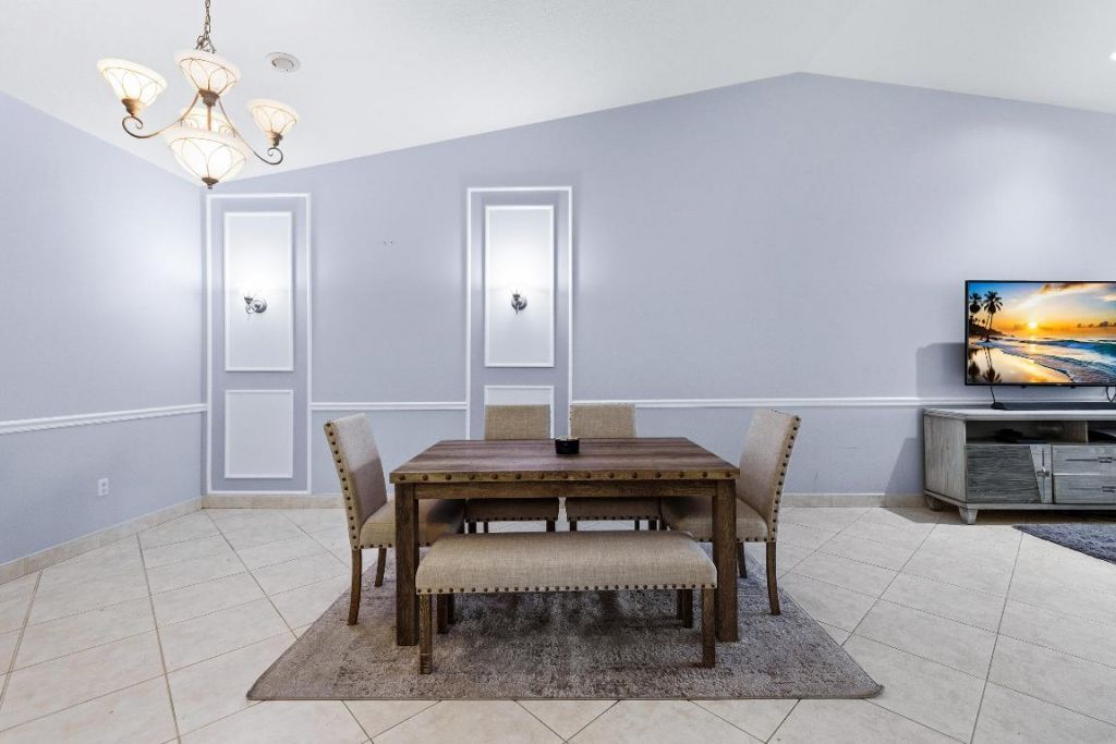 2131 Man Of War, West Palm Beach, FL 33411 Photo