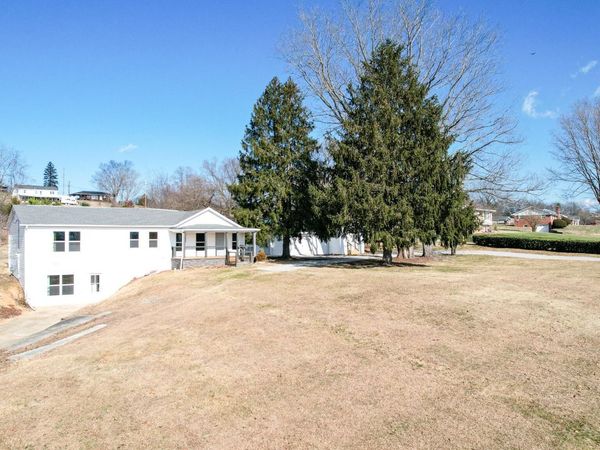 152 Hemlock Street, Mount Carmel, TN 37645