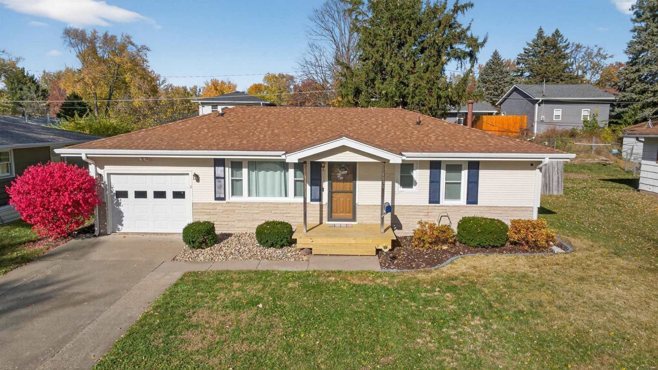 1136 4th Avenue N, Clinton, IA 52732 Main Photo