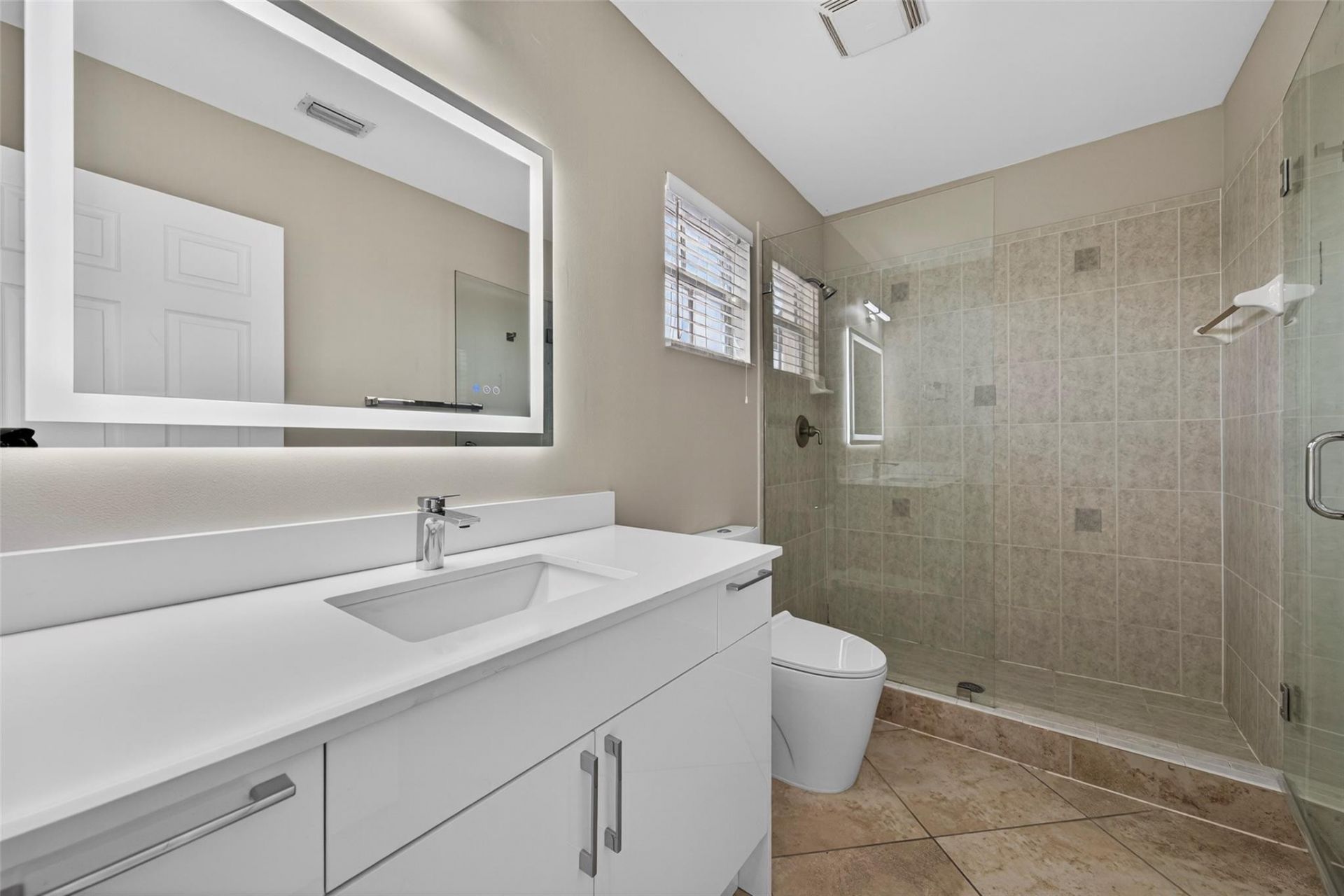 1033 NE 17th Way, Unit 1103, Fort Lauderdale, FL 33304 Photo