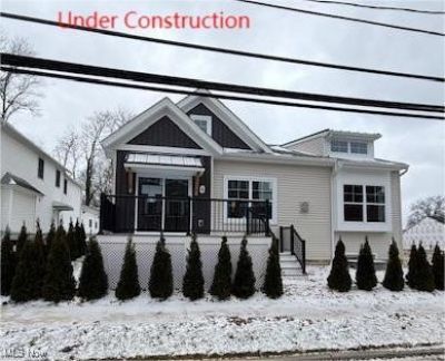 4294 Campus Lane, Willoughby, OH 44094 Main Photo