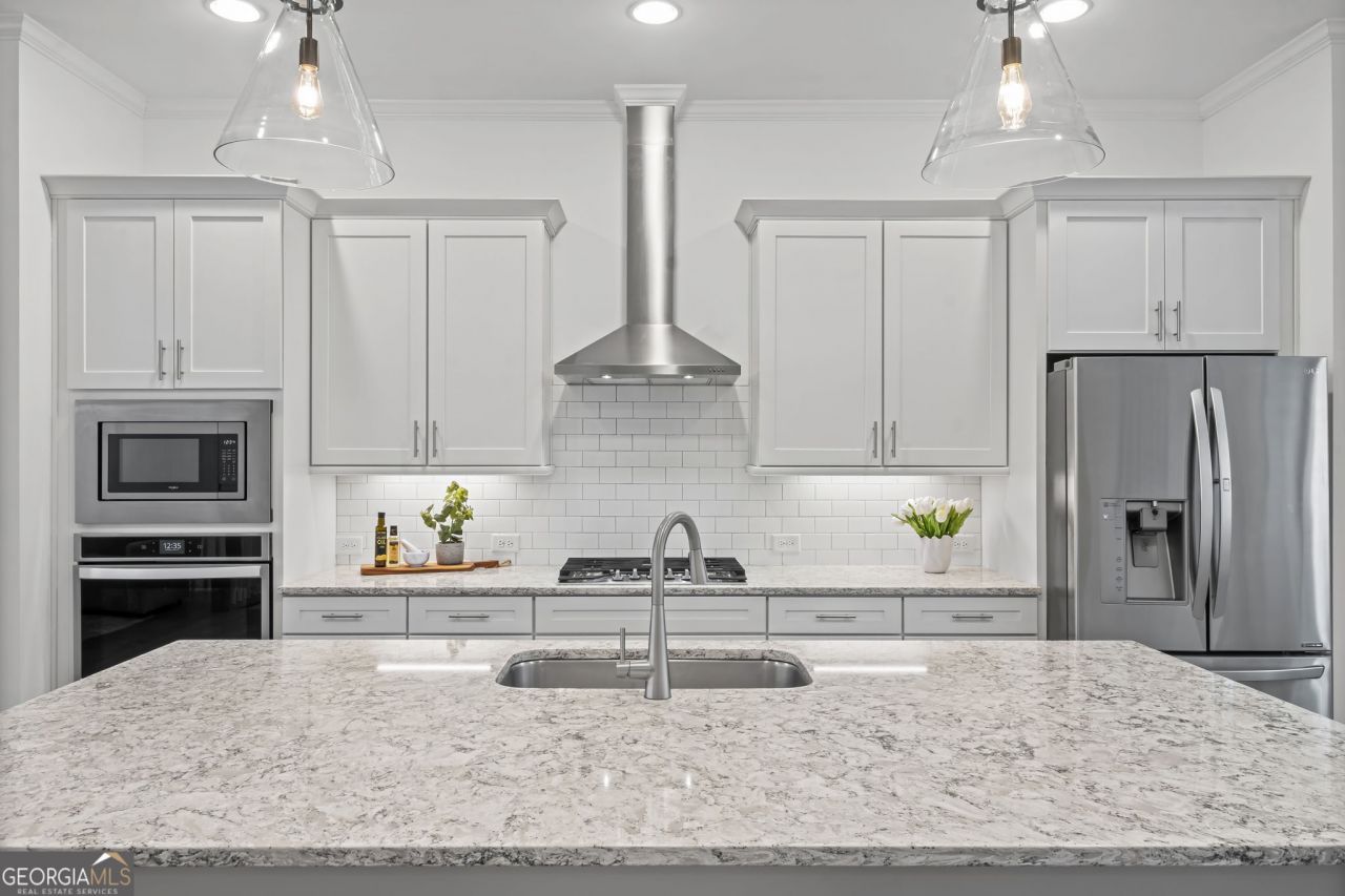 15 Lochurst Lane, Roswell, GA 30076 Main Photo