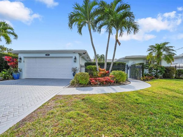 220 SE 10th St, Pompano Beach, FL 33060