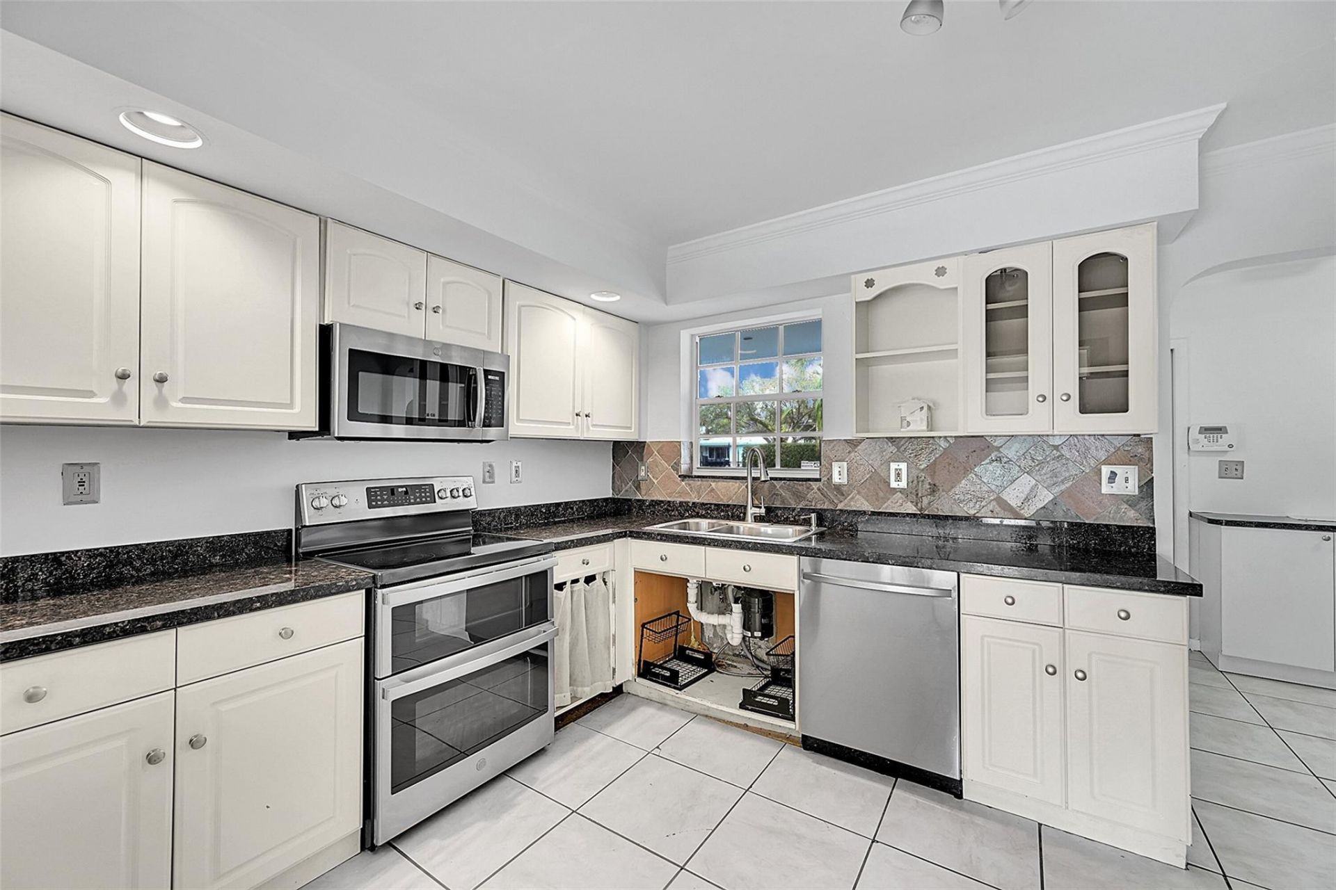 220 SE 10th Street, Pompano Beach, FL 33060 Photo