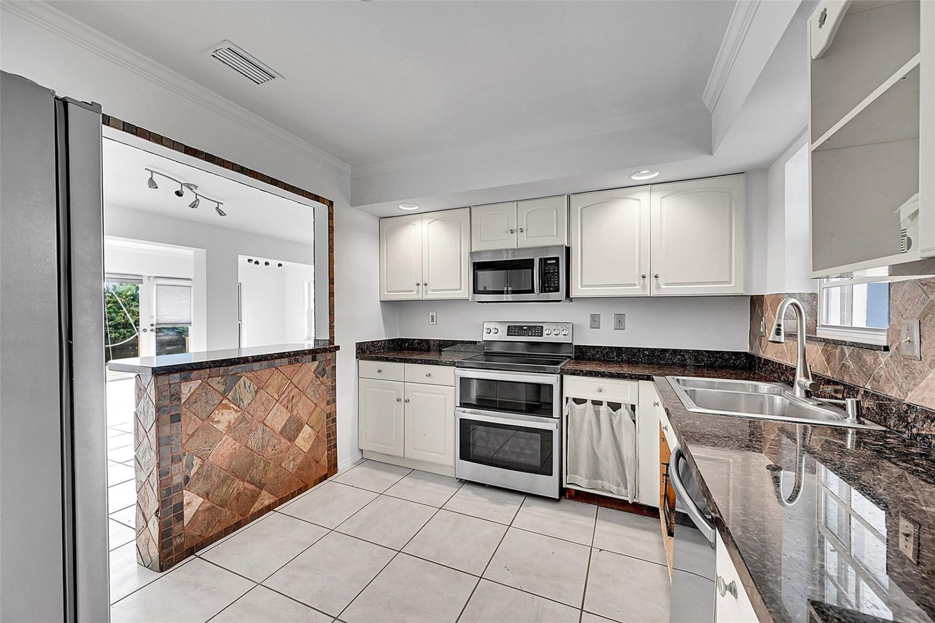 220 SE 10th Street, Pompano Beach, FL 33060 Photo