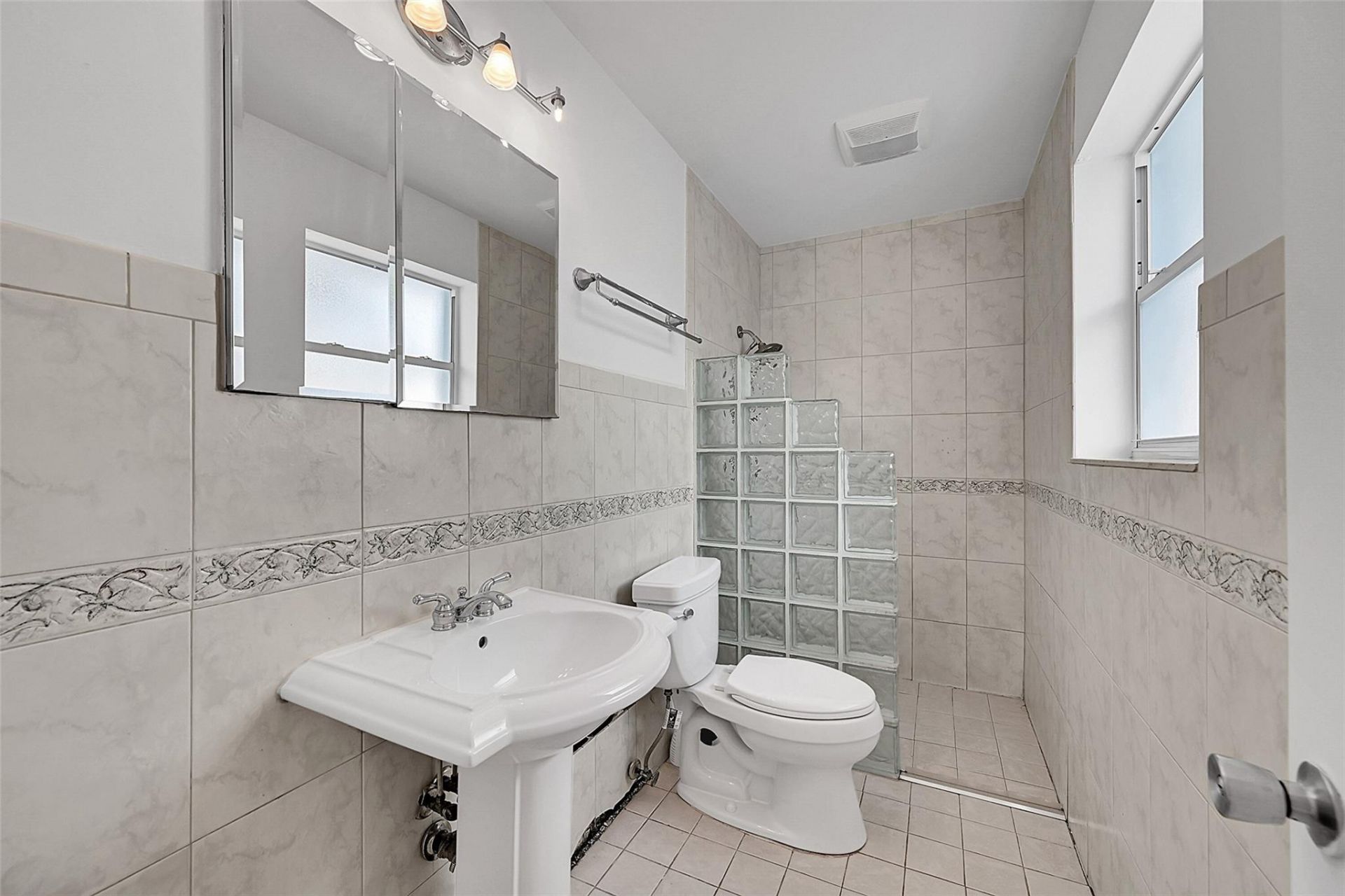 220 SE 10th Street, Pompano Beach, FL 33060 Photo