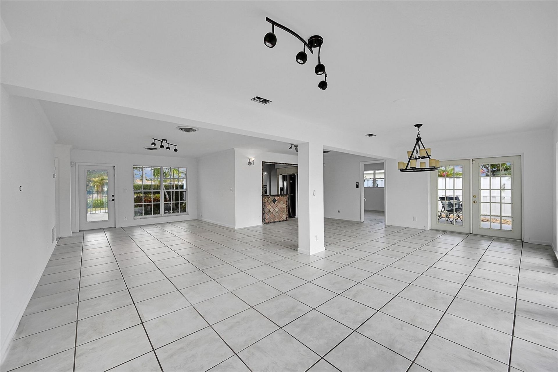 220 SE 10th Street, Pompano Beach, FL 33060 Photo