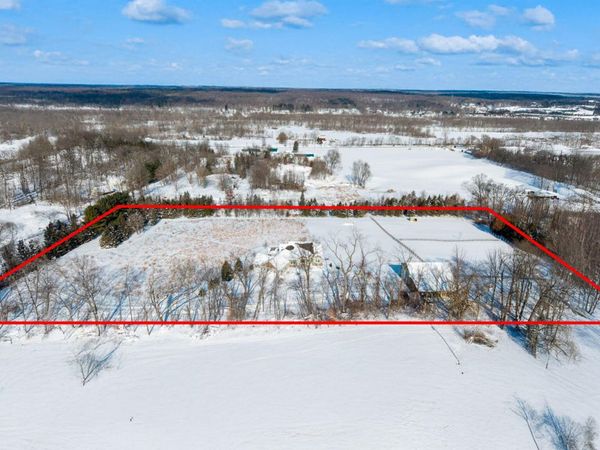 4343 S Montcalm Avenue, Lowell, MI 49331