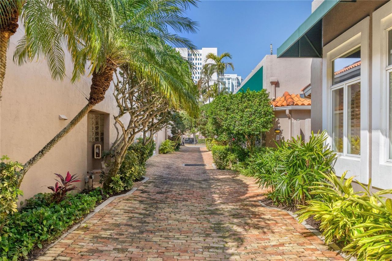 200 Cocoanut Avenue, Unit 5, Sarasota, FL 34236 Photo